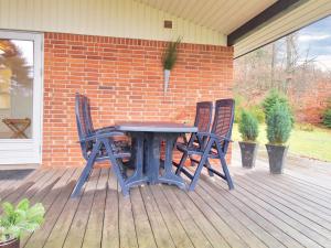 Un patio sau altă zonă în aer liber la Holiday Home Gerret in SE Jutland by Interhome