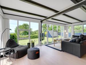 Posezení v ubytování Holiday Home Edvia - 700m to the inlet by Interhome