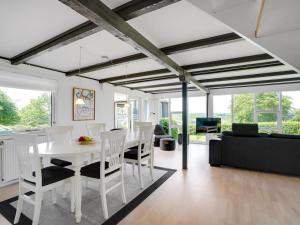 Posezení v ubytování Holiday Home Edvia - 700m to the inlet by Interhome
