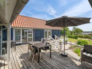 Balkón nebo terasa v ubytování Holiday Home Edvia - 700m to the inlet by Interhome