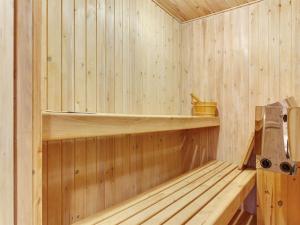 - un sauna en bois avec un banc en bois dans l'établissement Holiday Home Teofilka - 200m from the sea in NE Jutland by Interhome, à Sæby