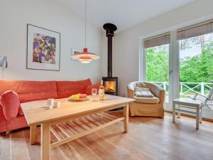 een woonkamer met een bank en een tafel bij Holiday Home Belenda in SE Jutland by Interhome in Silkeborg