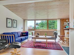 Posezení v ubytování Holiday Home Joosua - 400m from the sea by Interhome