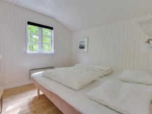 Postel nebo postele na pokoji v ubytování Holiday Home Blazo - 400m from the sea by Interhome