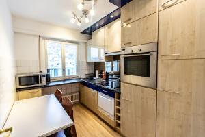 Ett kök eller pentry på Perfect apartment Montreux centre - Lake View