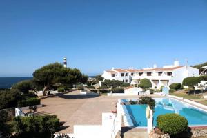 Bazén v ubytování Apartment by the Sea in Cap d'Artrutx nebo v jeho okolí