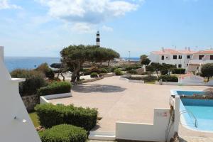 Bazén v ubytování Apartment by the Sea in Cap d'Artrutx nebo v jeho okolí