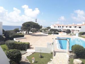 Bazén v ubytování Apartment by the Sea in Cap d'Artrutx nebo v jeho okolí