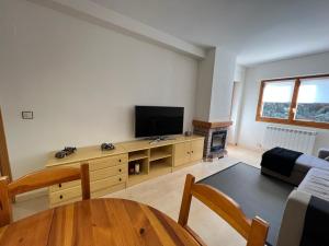 TV a/nebo společenská místnost v ubytování Apartamento Muga