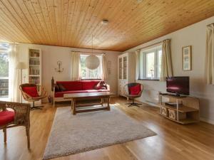 Posezení v ubytování Holiday Home Eina - 250m from the sea by Interhome