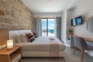 TV a/nebo společenská místnost v ubytování Actea Seaview Villas I "Free" heated pool & 800m sea