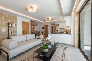 Kuchyň nebo kuchyňský kout v ubytování Actea Seaview Villas I "Free" heated pool & 800m sea