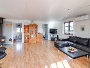 Posezení v ubytování Holiday Home Annabell - 150m from the sea by Interhome