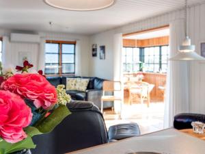 Posezení v ubytování Holiday Home Annabell - 150m from the sea by Interhome