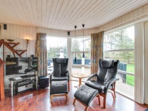 Posezení v ubytování Holiday Home Hemming - from the sea by Interhome