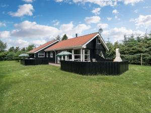 Zahrada ubytování Holiday Home Hemming - from the sea by Interhome