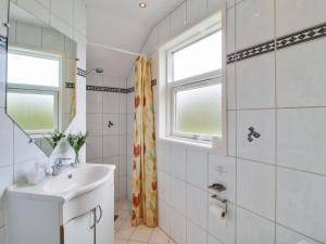 Koupelna v ubytování Holiday Home Hemming - from the sea by Interhome