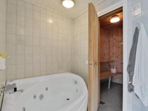 Koupelna v ubytování Holiday Home Flora - 150m from the sea by Interhome