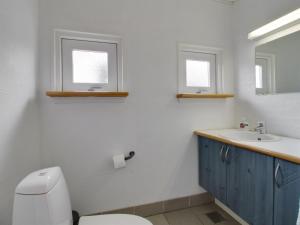 Koupelna v ubytování Holiday Home Flora - 150m from the sea by Interhome