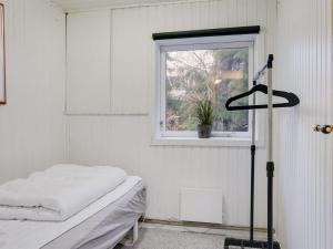 Postel nebo postele na pokoji v ubytování Holiday Home Sampo - 1-3km from the sea in NE Jutland by Interhome