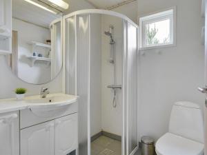 Koupelna v ubytování Holiday Home Ane - 1-7km from the sea by Interhome + 15 fotografií
