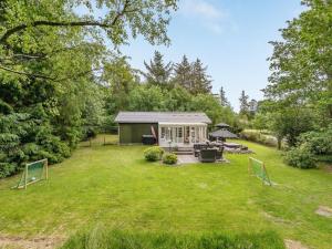 Zahrada ubytování Holiday Home Ane - 1-7km from the sea by Interhome
