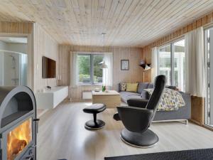 Posezení v ubytování Holiday Home Ane - 1-7km from the sea by Interhome