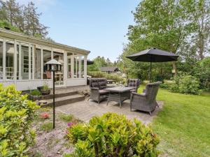Zahrada ubytování Holiday Home Ane - 1-7km from the sea by Interhome