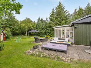 Zahrada ubytování Holiday Home Ane - 1-7km from the sea by Interhome