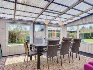 Bazén v ubytování Holiday Home Yorick - 1km from the sea by Interhome nebo v jeho okolí