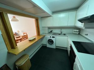 Kuchyň nebo kuchyňský kout v ubytování Apartamento Muga
