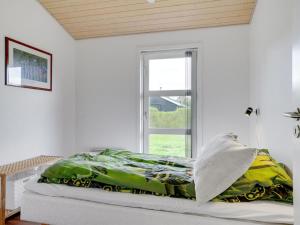 Postel nebo postele na pokoji v ubytování Holiday Home Nilus - 2-2km from the sea in NE Jutland by Interhome