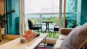 Khu vực ghế ngồi tại Sweet Home Apartment North Melbourne