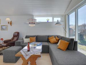 Posezení v ubytování Holiday Home Fredrikke - 50m from the sea by Interhome