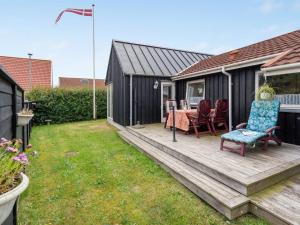 Zahrada ubytování Holiday Home Fredrikke - 50m from the sea by Interhome