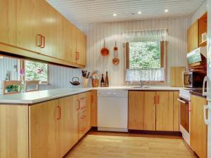 Kuchyň nebo kuchyňský kout v ubytování Holiday Home Aurea - 1km from the sea by Interhome