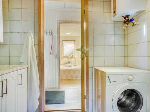 Koupelna v ubytování Holiday Home Aurea - 1km from the sea by Interhome