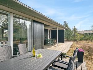 Balkón nebo terasa v ubytování Holiday Home Thomine - 200m from the sea by Interhome
