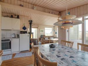 Kuchyň nebo kuchyňský kout v ubytování Holiday Home Adi - 75m from the sea by Interhome