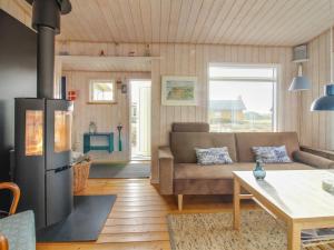 Posezení v ubytování Holiday Home Adi - 75m from the sea by Interhome