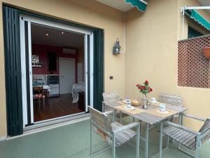 Gallery image of Residenza degli Ulivi - Piscina, campo da tennis, free parking, AC e WI-FI in Pietra Ligure