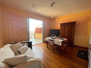Gallery image of Residenza degli Ulivi - Piscina, campo da tennis, free parking, AC e WI-FI in Pietra Ligure