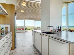 Kuchyň nebo kuchyňský kout v ubytování Holiday Home Tinea - 50m from the sea by Interhome + 21 fotografií