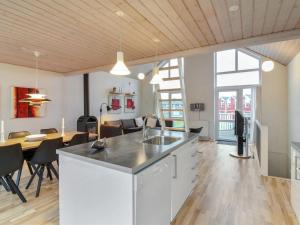 Kuchyň nebo kuchyňský kout v ubytování Apartment Franklin - 1km from the sea by Interhome + 19 fotografií