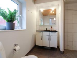 Koupelna v ubytování Apartment Hariett - 900m from the sea by Interhome + 15 fotografií