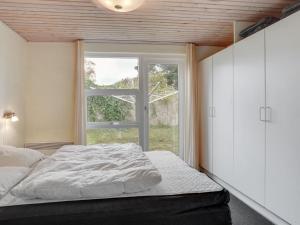 Postel nebo postele na pokoji v ubytování Holiday Home Samine - 100m from the sea by Interhome + 13 fotografií
