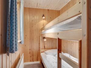 Postel nebo postele na pokoji v ubytování Holiday Home Samine - 100m from the sea by Interhome