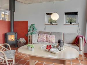Posezení v ubytování Holiday Home Samine - 100m from the sea by Interhome