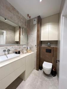 Ένα μπάνιο στο Apartament Nr 50, 2 sypialnie, wygodny parking podziemny +32 φωτογραφίες