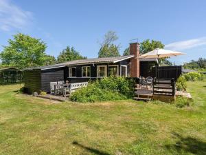 Zahrada ubytování Holiday Home Sigbrit - 450m to the inlet by Interhome